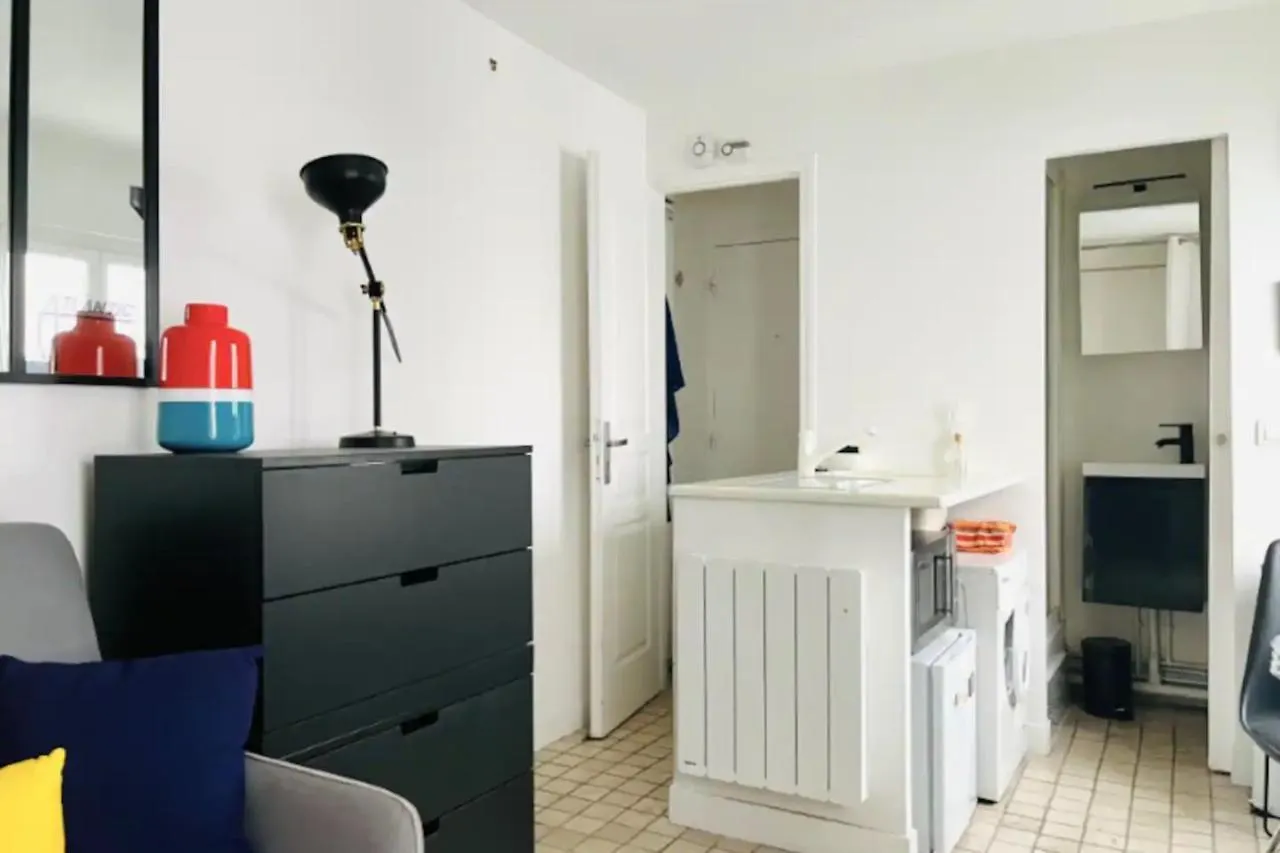 Unique And Bright Studio Apartment In Paříž