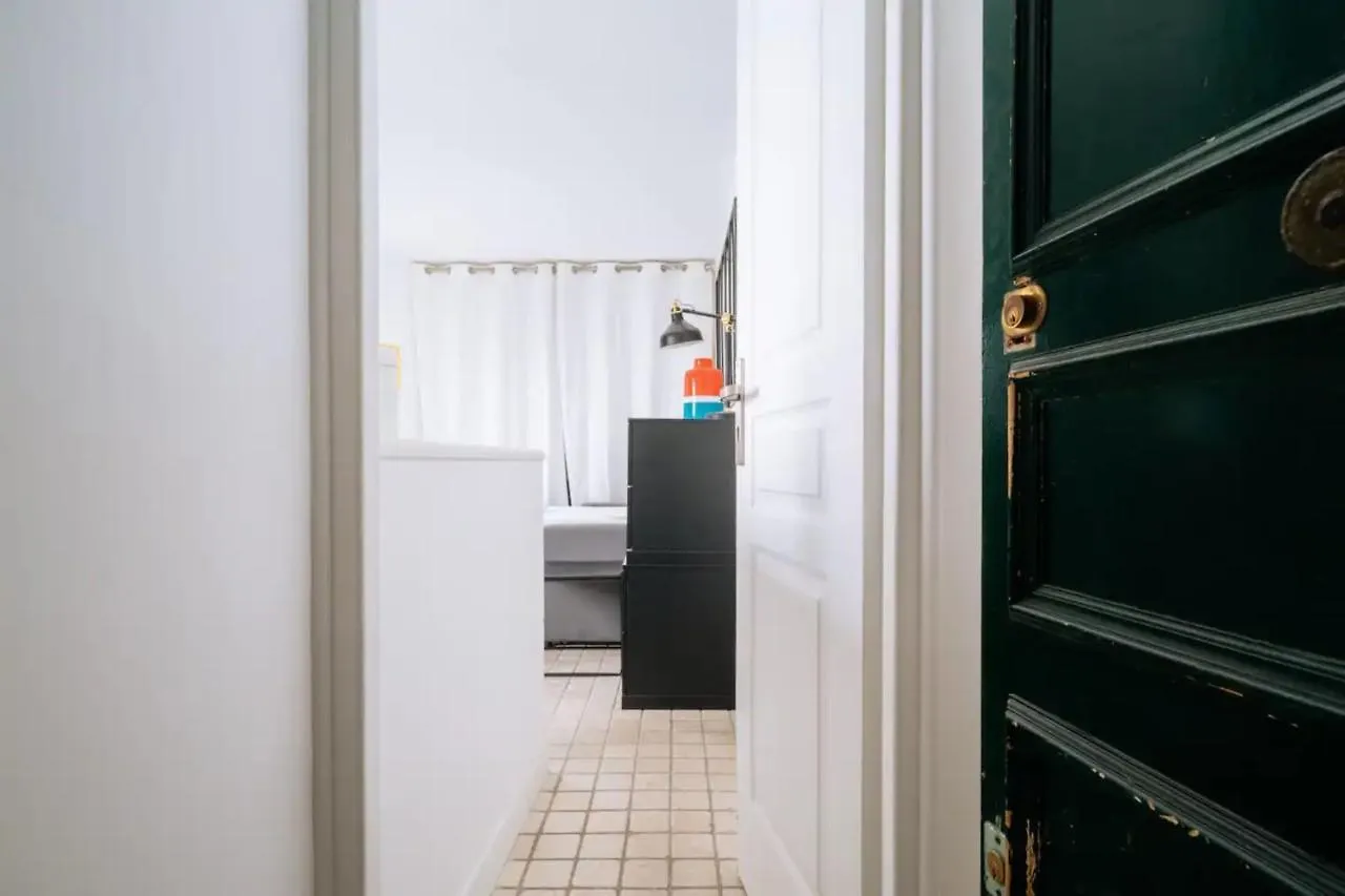 Unique And Bright Studio Apartment In Paříž